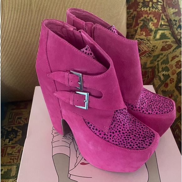 Jeffrey Campbell Warrant Fuchsia Platform Booties (8)...